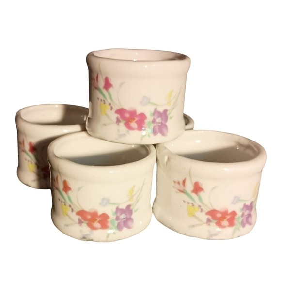 Vintage Flowered Napkin Rings - set of 5‎ SKUH058 - Picture 1 of 4